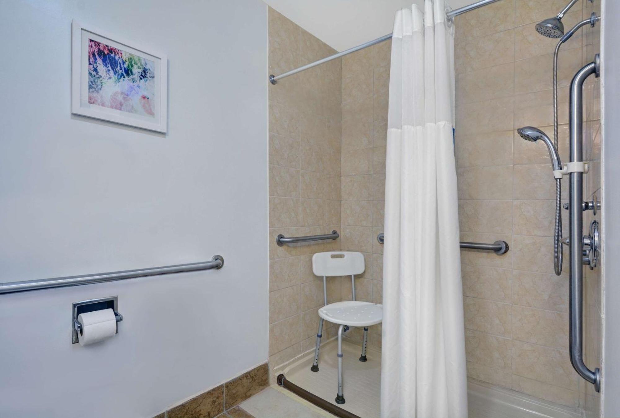 Hampton Inn By Hilton Panama City Beach Upper Grand Lagoon Exteriör bild