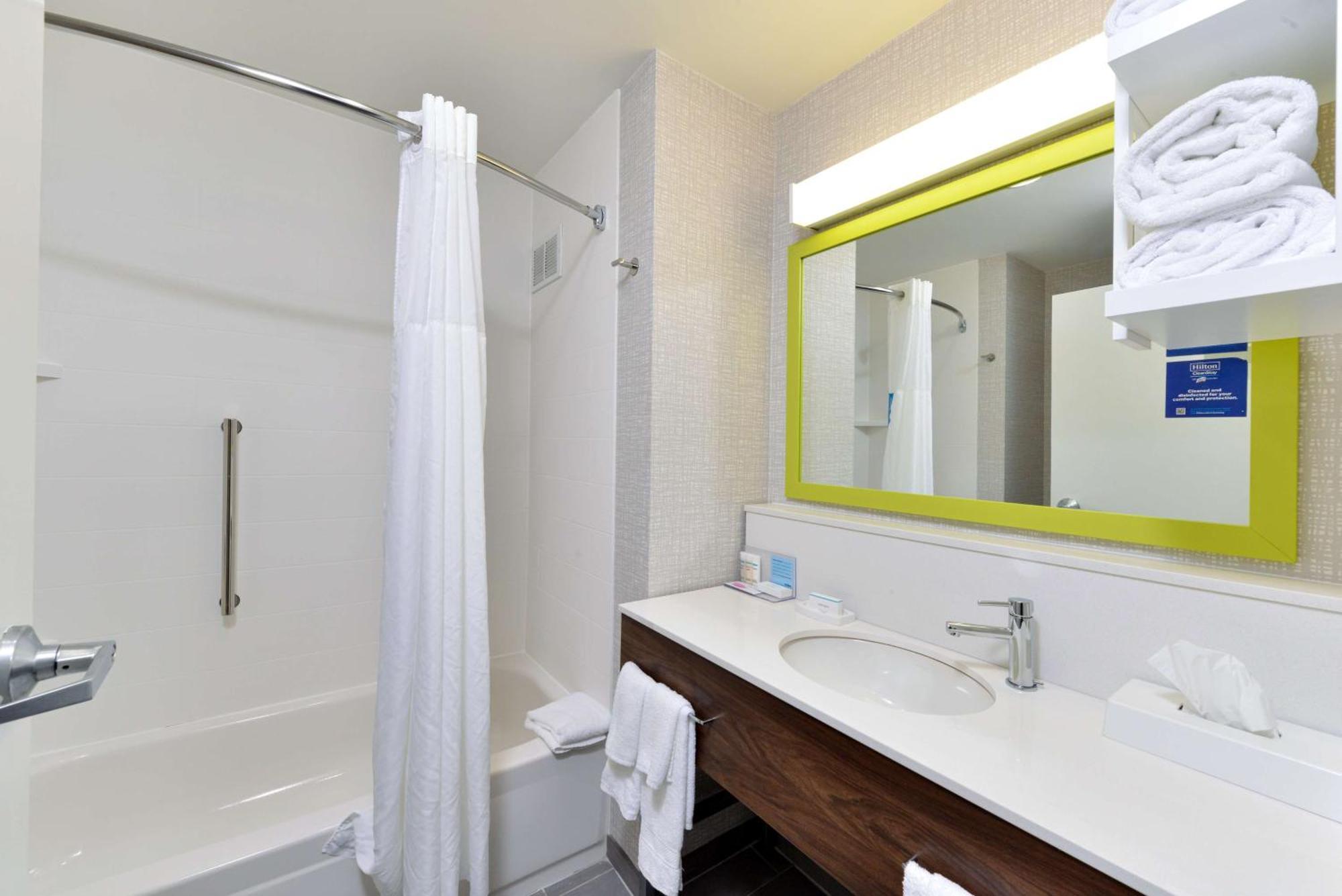 Hampton Inn By Hilton Panama City Beach Upper Grand Lagoon Exteriör bild