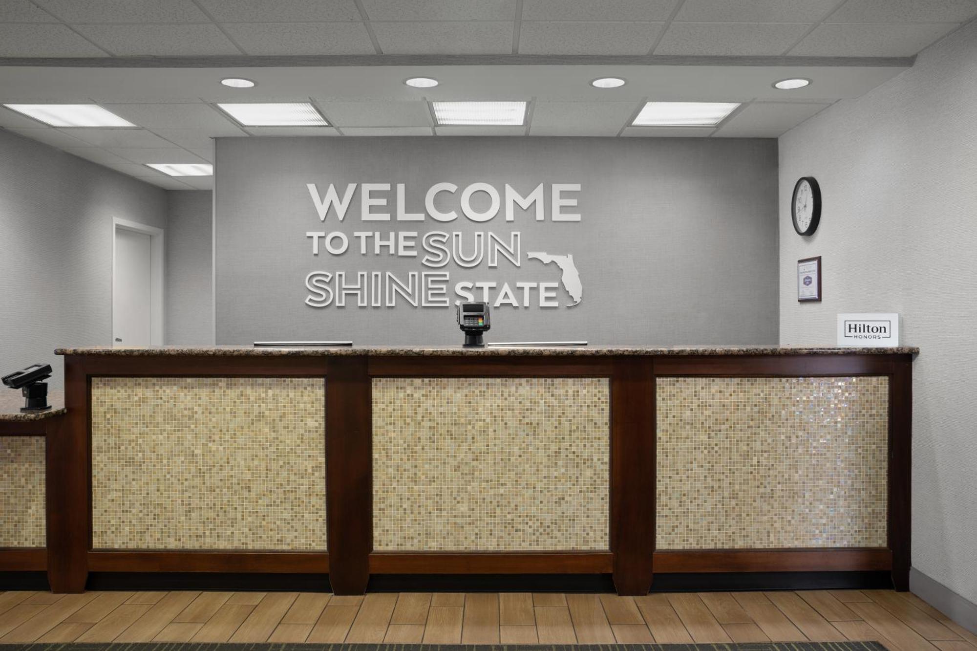 Hampton Inn By Hilton Panama City Beach Upper Grand Lagoon Exteriör bild